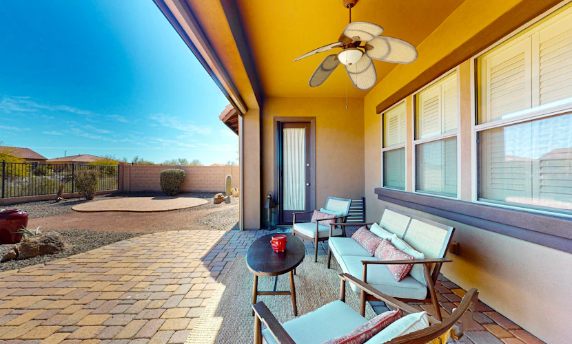 Single-level mountain view retreat with fenced yard, washer/dryer, & AC