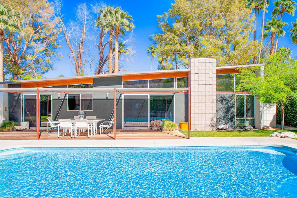 Elegant, mid-century Alexander butterfly home w/ pool & gas grill