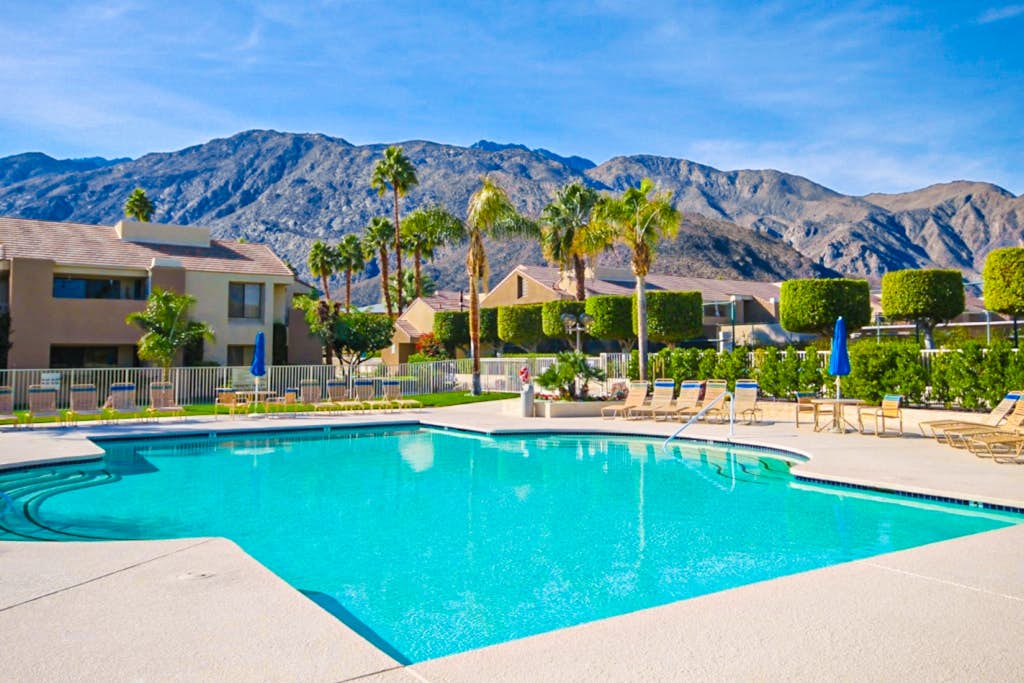 Dog-friendly condo w/ two shared outdoor pools, spas & tennis court