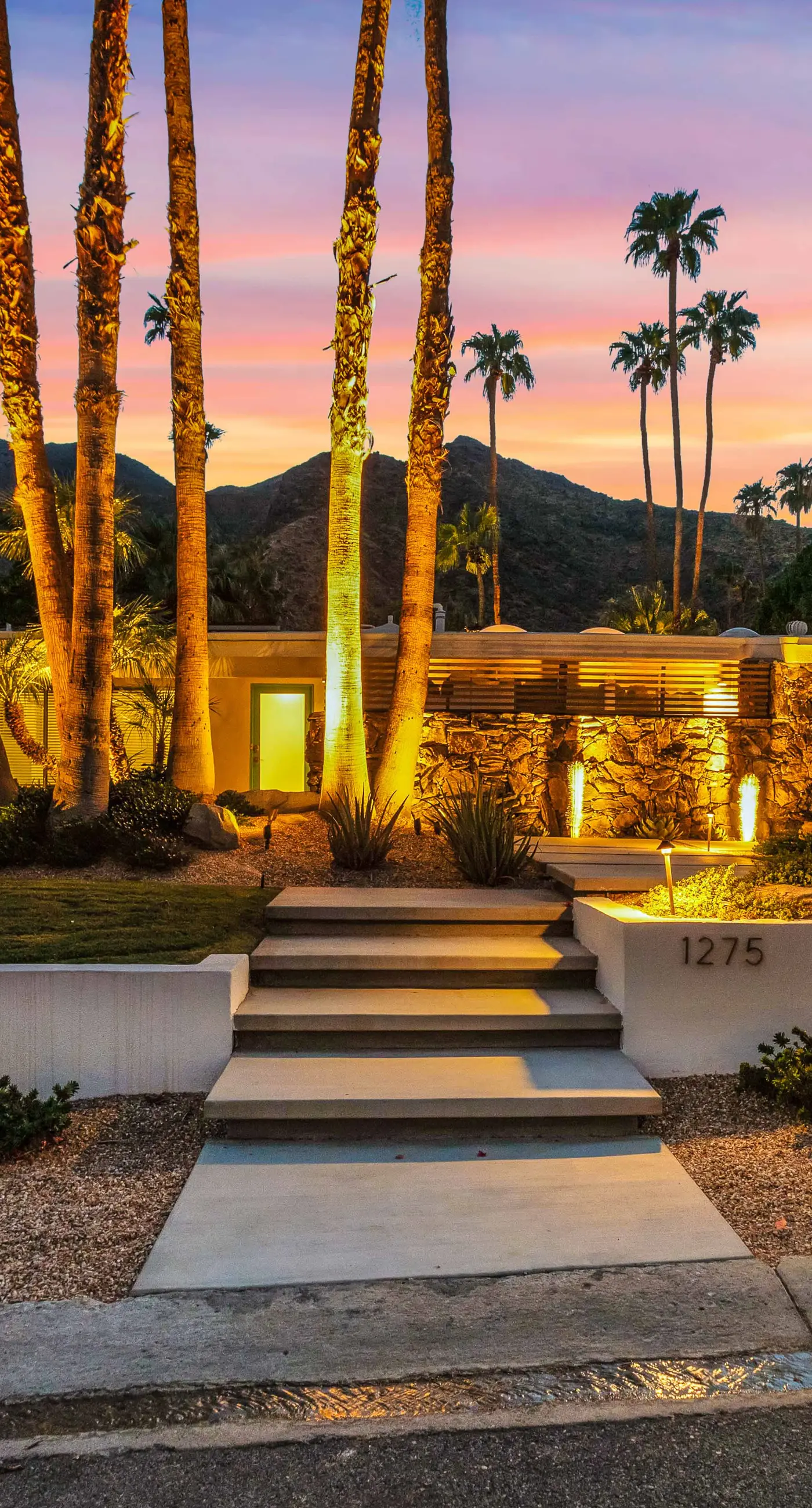 Palm Springs Style - 2875