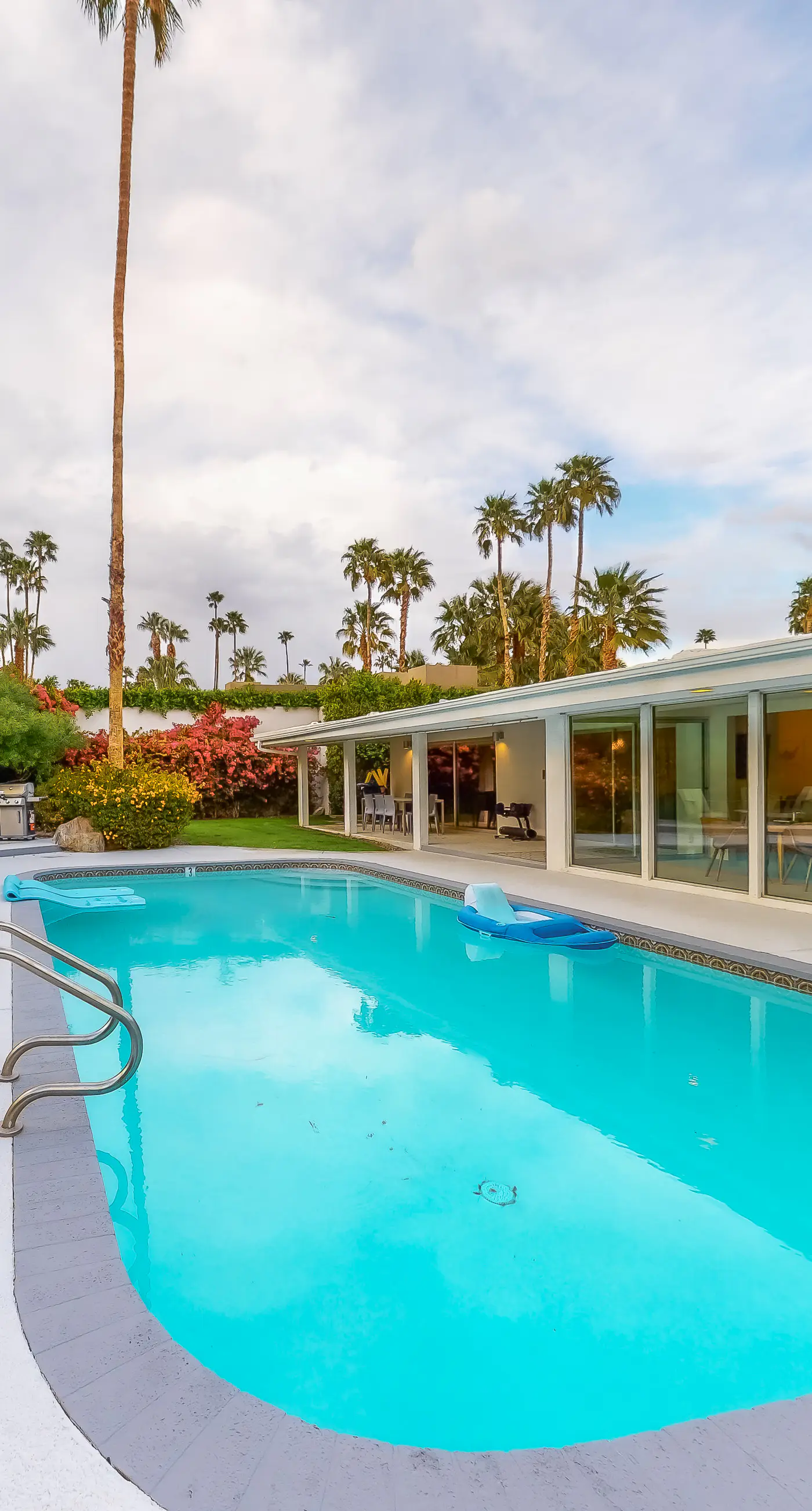 Palm Springs Style - 2875