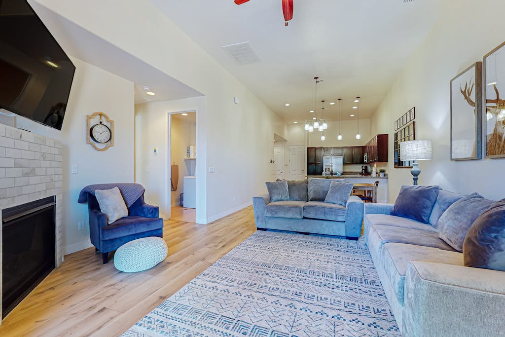 Elegant home with mountain views, bbq grill, games, & bikes