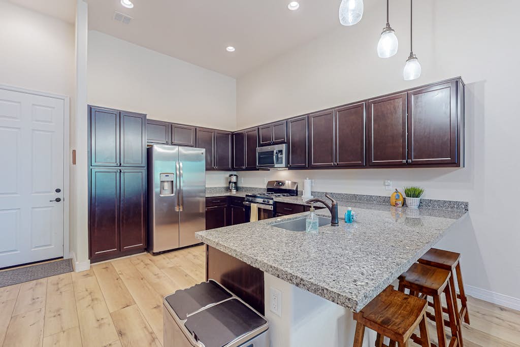 Elegant home with mountain views, bbq grill, games, & bikes