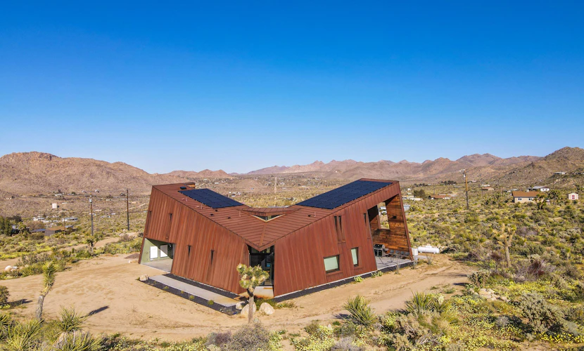 Desert stunner in Joshua Tree with mountain view - near town & park entrance