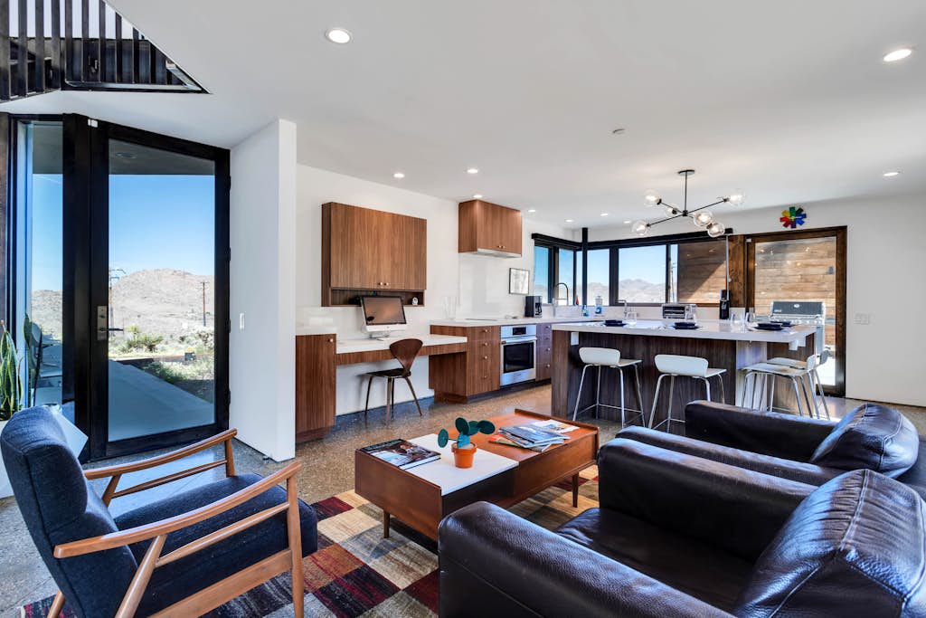 Desert stunner in Joshua Tree with mountain view - near town & park entrance