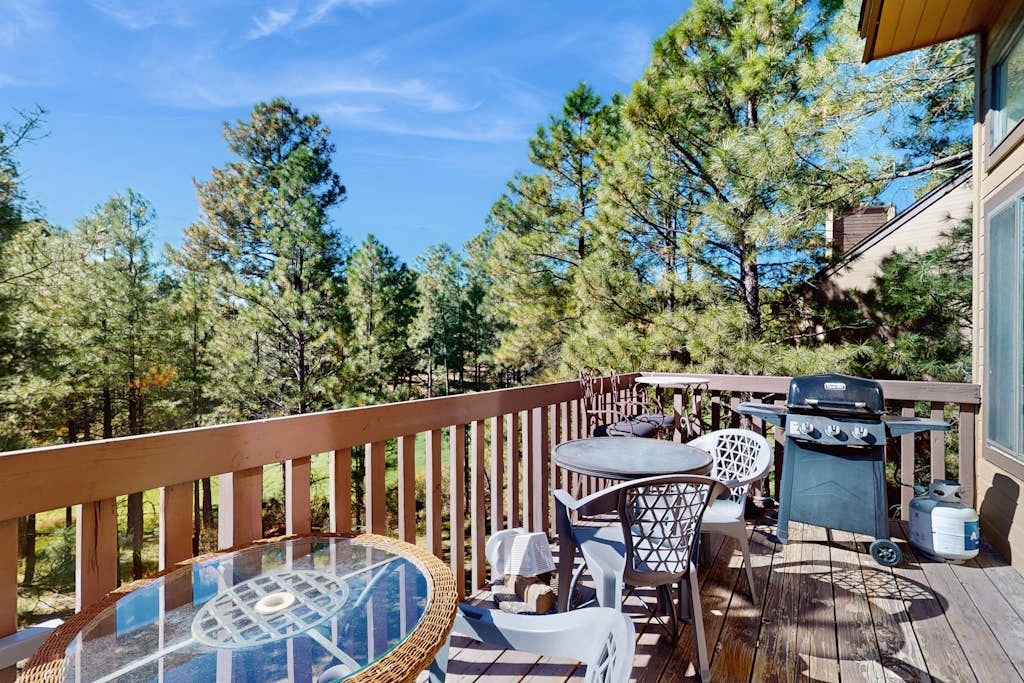 Comfy townhome with balcony, patio, fireplace, grill & W/D - quiet location