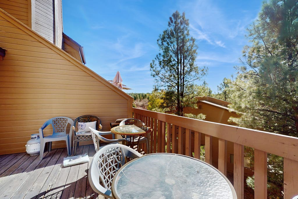 Comfy townhome with balcony, patio, fireplace, grill & W/D - quiet location