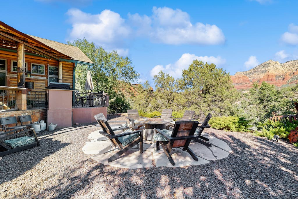 Beautiful Sedona home with large country kitchen & amazing, 280-degree views