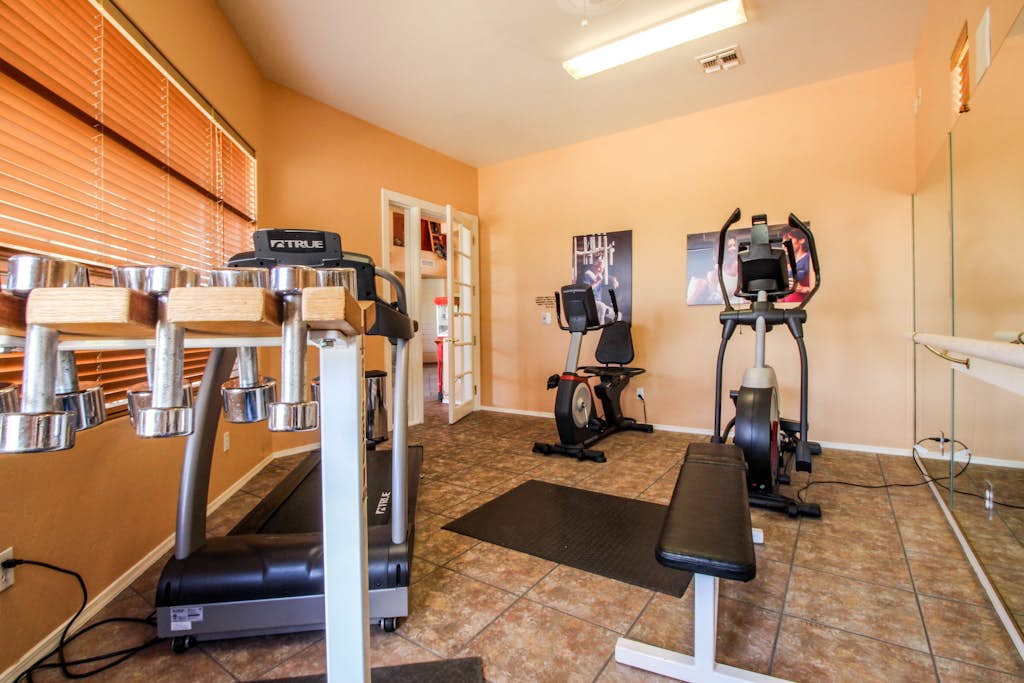 Lovely condo with patio, desert views, pool, hot tub & gym