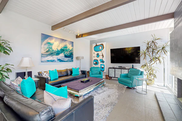Classic mid-century retreat w/private outdoor pool, pool spa, firepit, gas grill