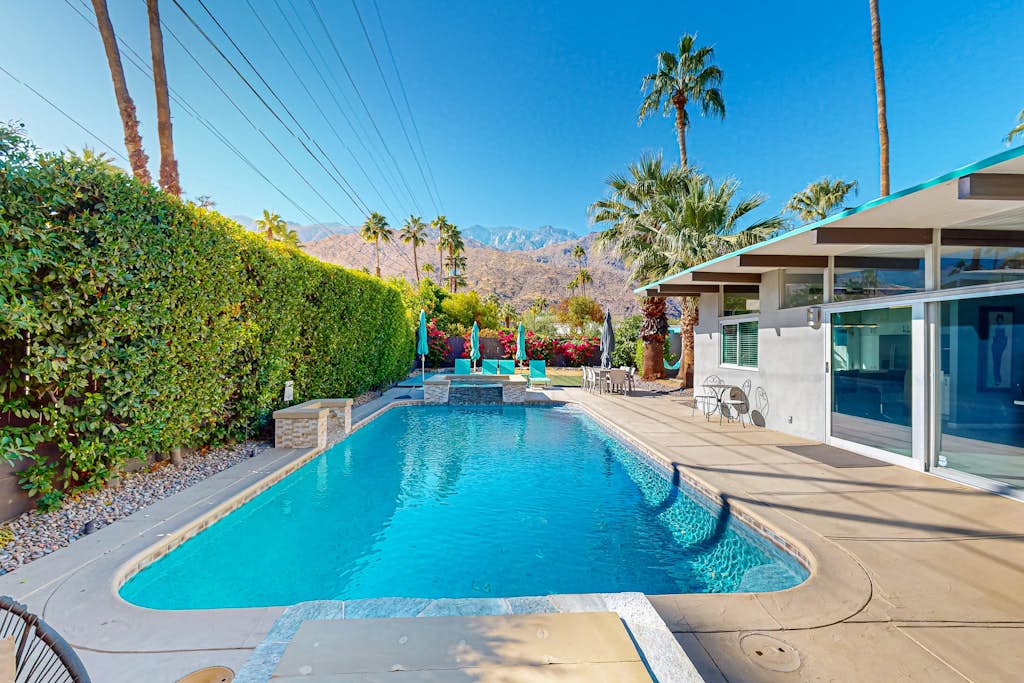 Classic mid-century retreat w/private outdoor pool, pool spa, firepit, gas grill