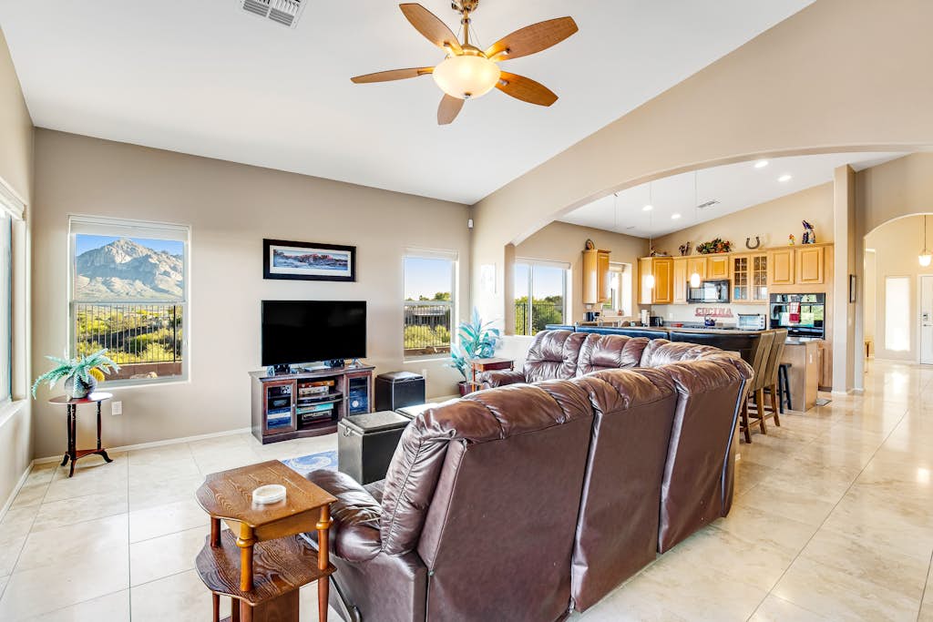 Desert oasis with mountain-views, private patio, grill, washer/dryer, & AC