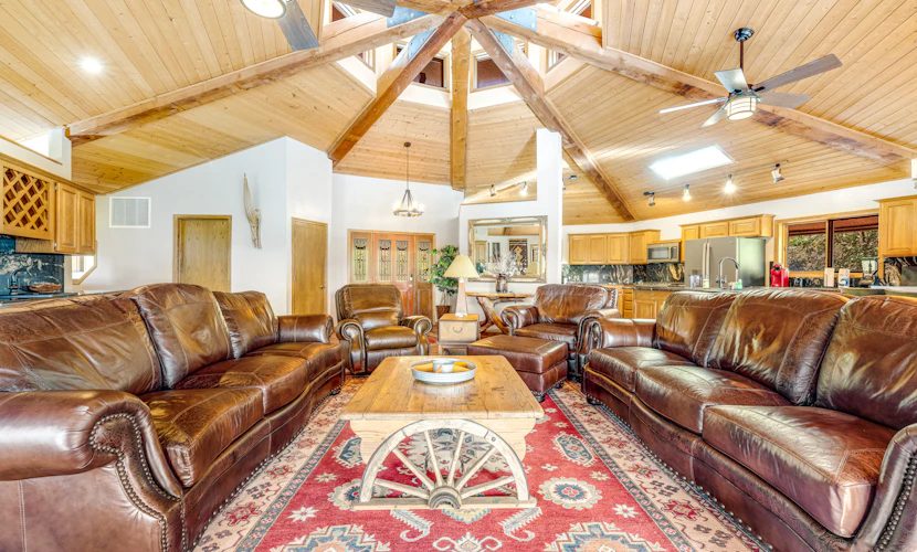 Classic Sedona home with washer/dryer & amazing mountain views