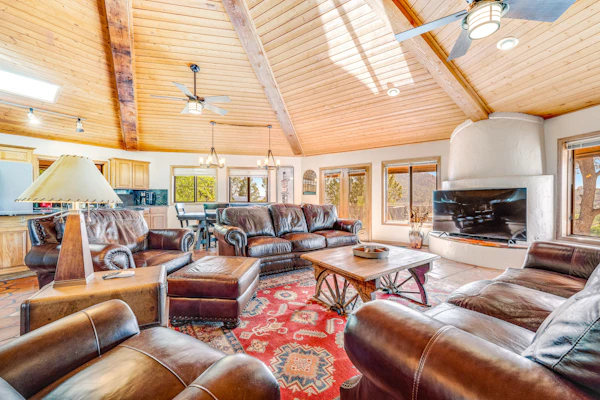 Classic Sedona home with washer/dryer & amazing mountain views