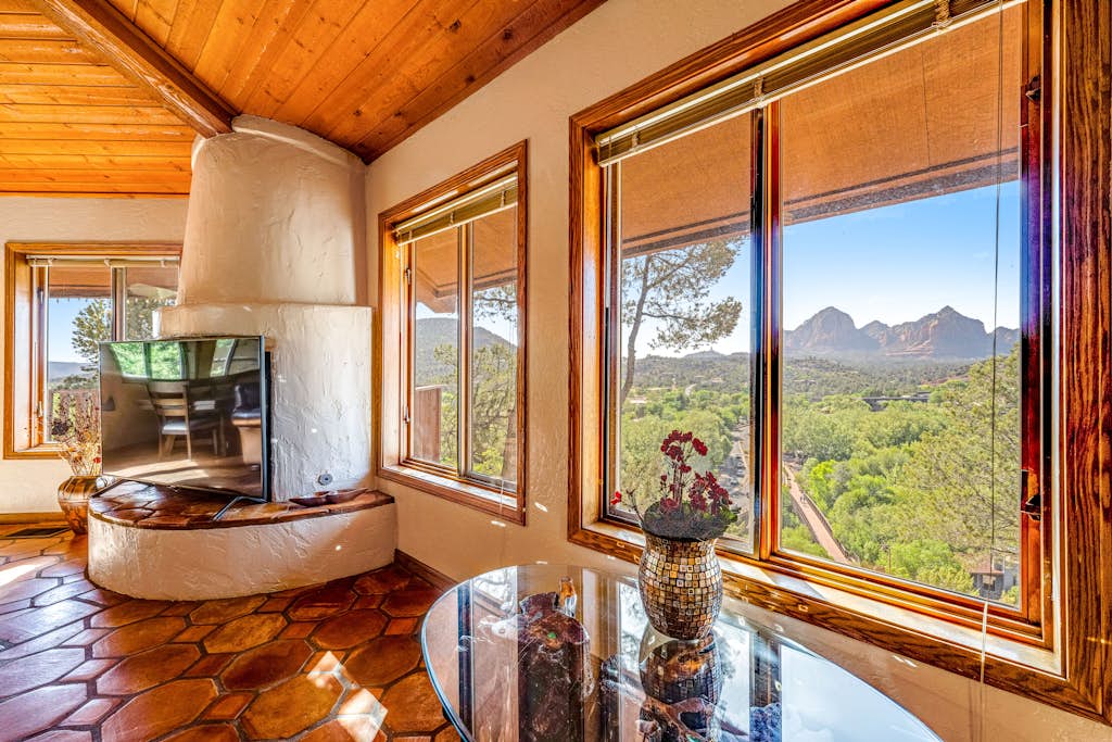 Classic Sedona home with washer/dryer & amazing mountain views