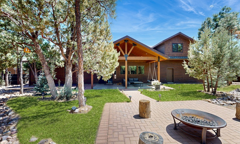 Elegant, spacious home - close to Fool Hollow Lake, golf, hiking, & downtown