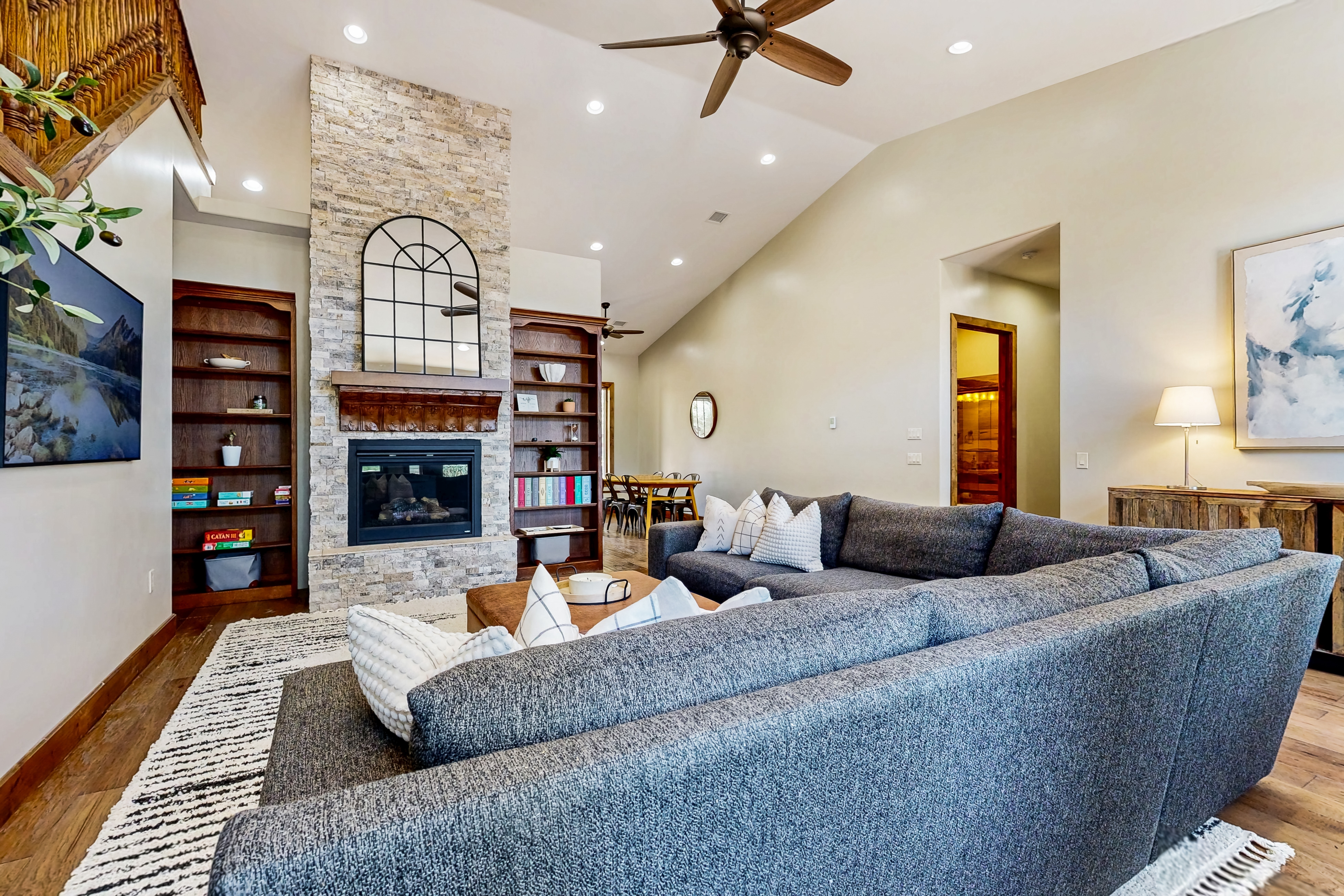 Elegant, spacious home - close to Fool Hollow Lake, golf, hiking, & downtown