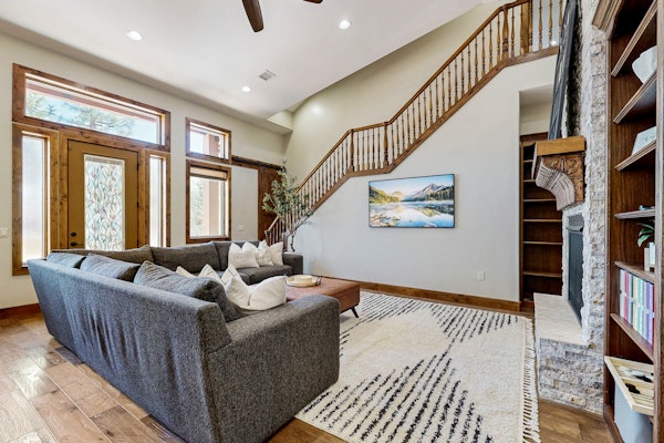 Elegant, spacious home - close to Fool Hollow Lake, golf, hiking, & downtown