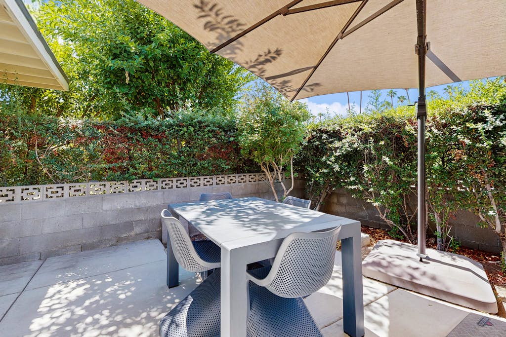 Relax, dine, and explore with ease soak up the sunshine. Home is Dog Friendly.