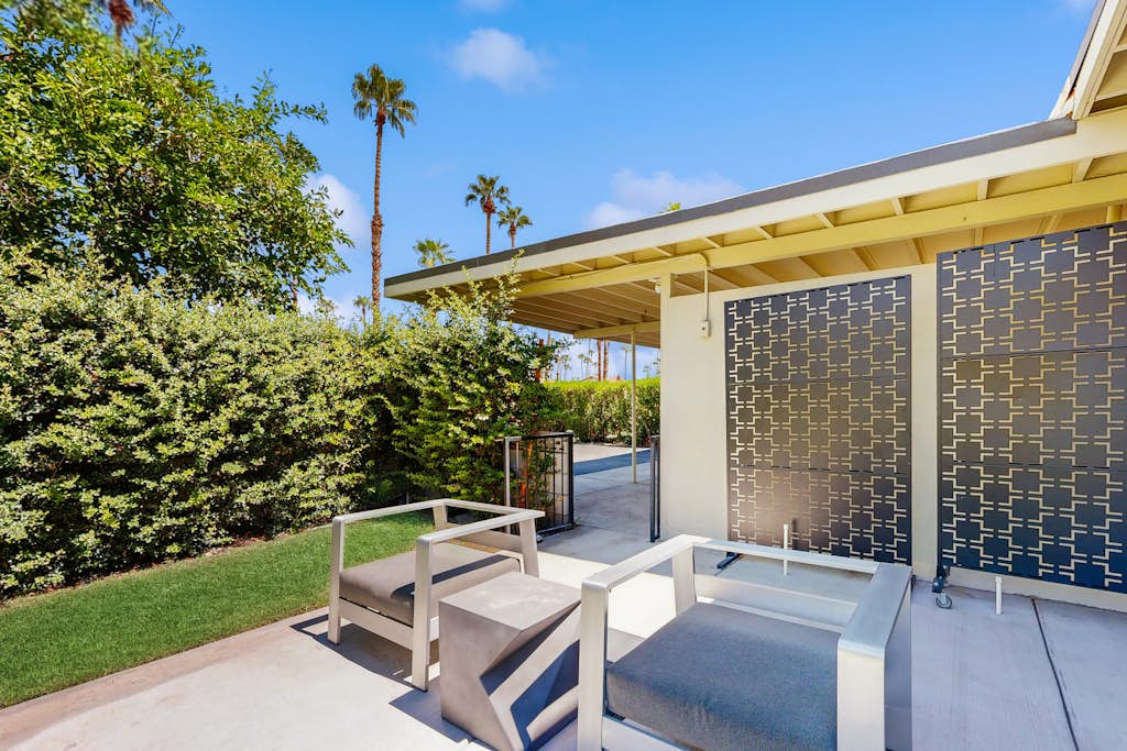 Relax, dine, and explore with ease soak up the sunshine. Home is Dog Friendly.