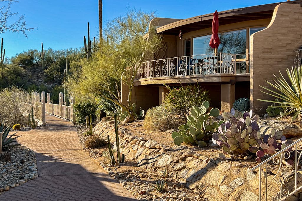 Lovely condo with desert views, on site golf, heated pool, & fitness center
