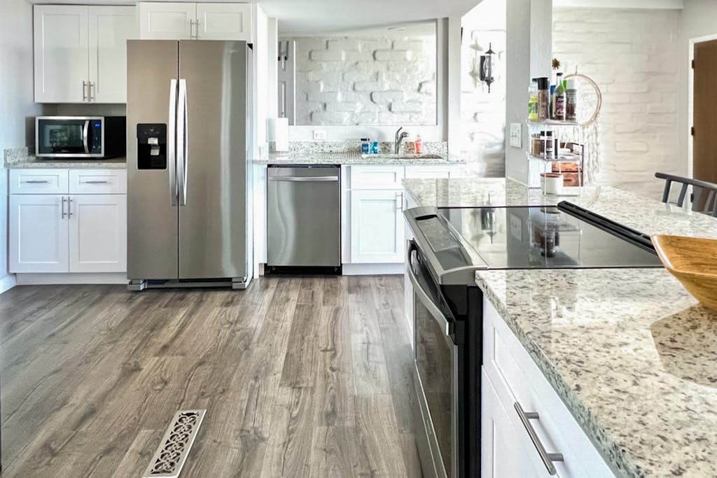 Lovely condo with desert views, on site golf, heated pool, & fitness center