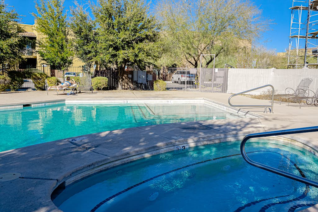 Beautiful dog-friendly condo with pool, central AC, & washer/dryer