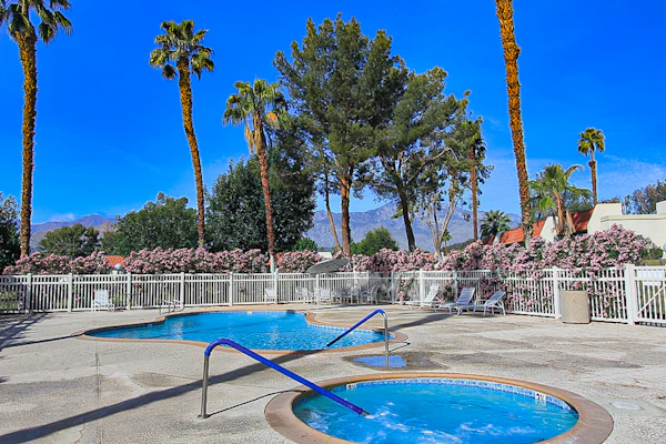 Comfortable, dog-friendly condo in a gated community w/ a shared pool