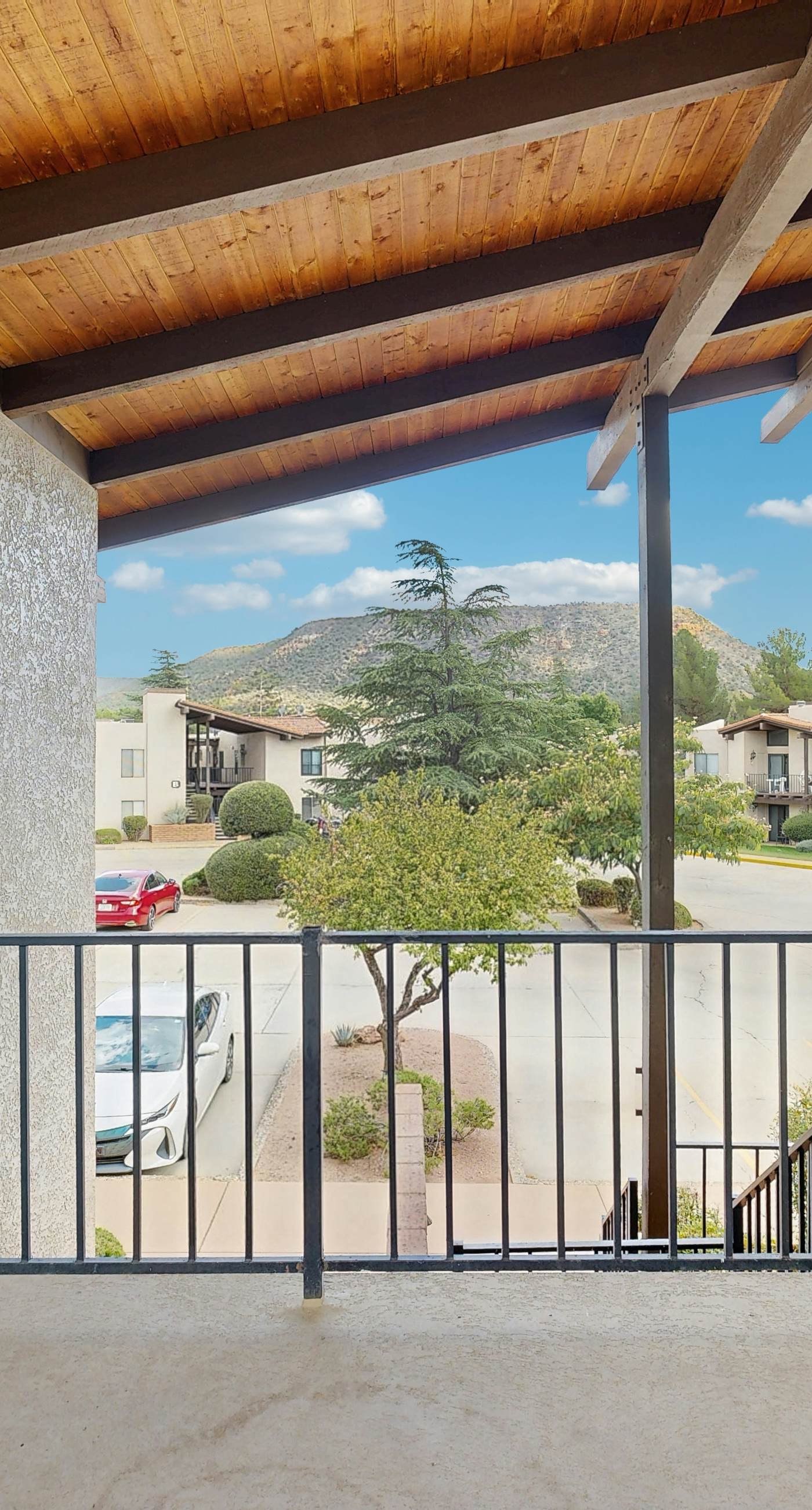 Red Horizon Hideaway