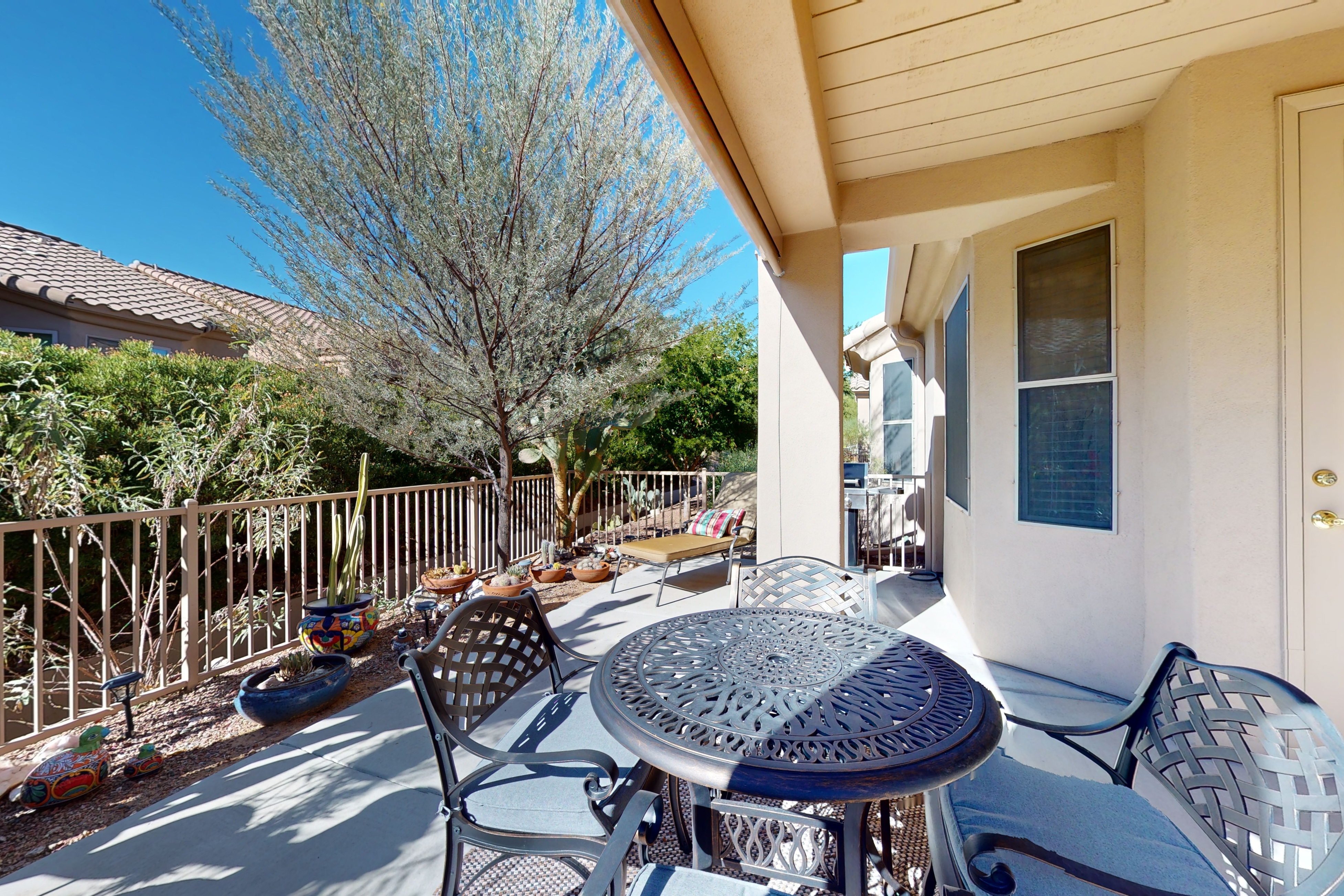 Sunny townhome with a lovely patio & W/D - pool, game room, and gym access
