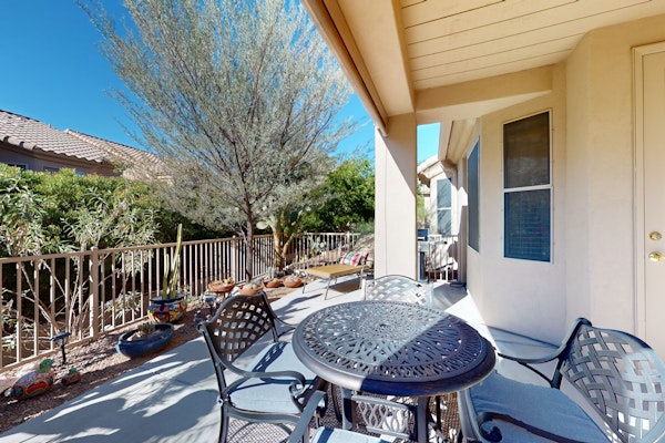 Sunny townhome with a lovely patio & W/D - pool, game room, and gym access