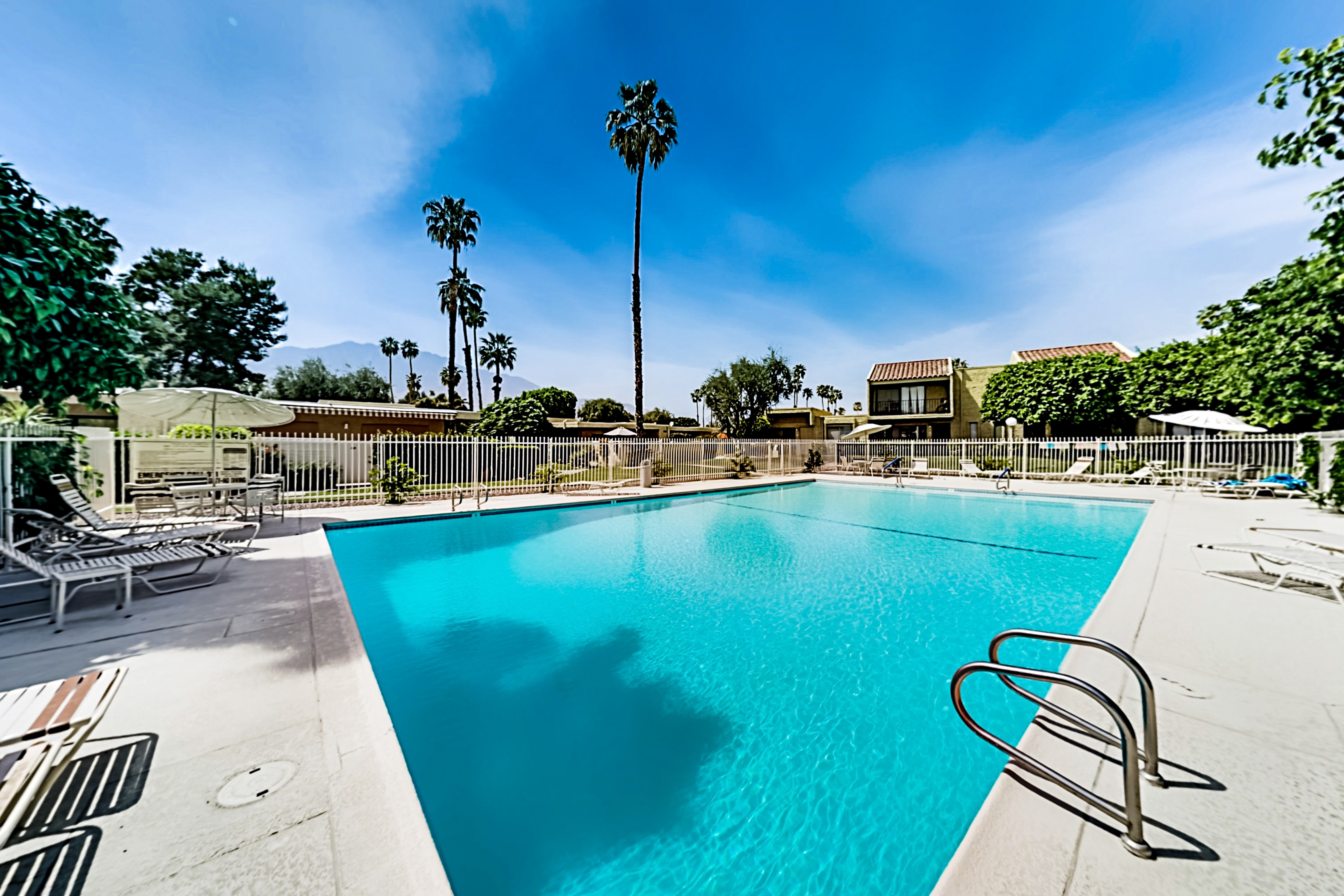 Dog-friendly condo in gated community with on-site pool, hot tub, tennis & W/D