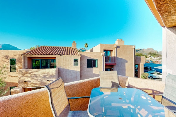 Mountain view stay with fireplace, resort-style amenities, central AC, & W/D