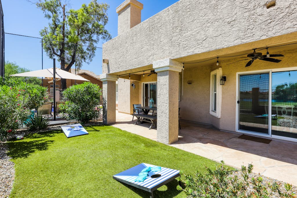 Delightful golf escape with pool, lawn games, pool table, fast WiFi & central AC