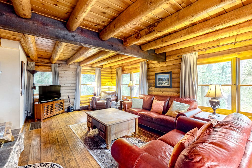 Secluded mtn-view cabin with deck,hot tub, grill, wood stove - dog-friendly