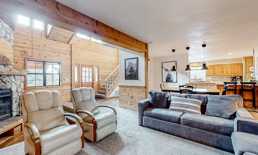 Charming dog-friendly home with covered deck, W/D, & mountain view