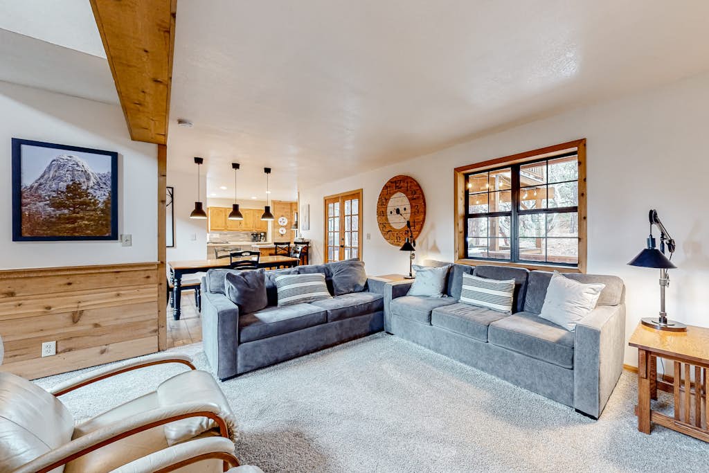 Charming dog-friendly home with covered deck, W/D, & mountain view