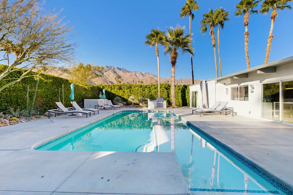 Movie Colony retreat w/ private pool, spa, grill & updated kitchen-near downtown
