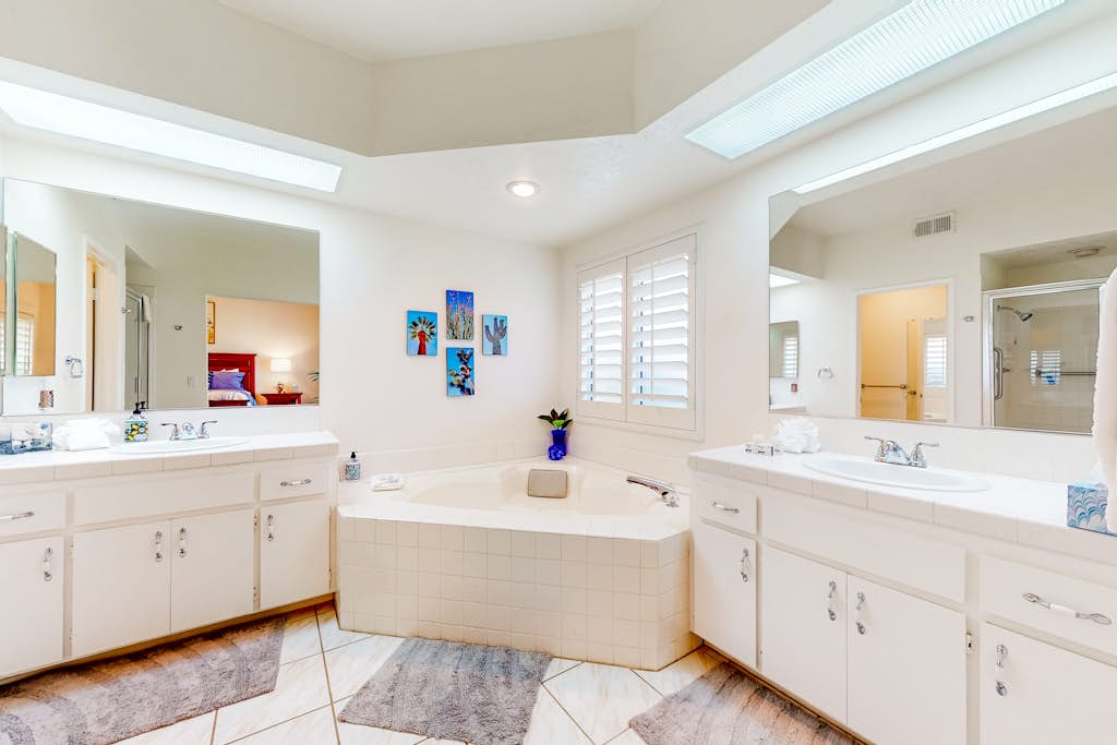 Ground-floor mountain view condo with a pool, hot tub, tennis, & fitness room