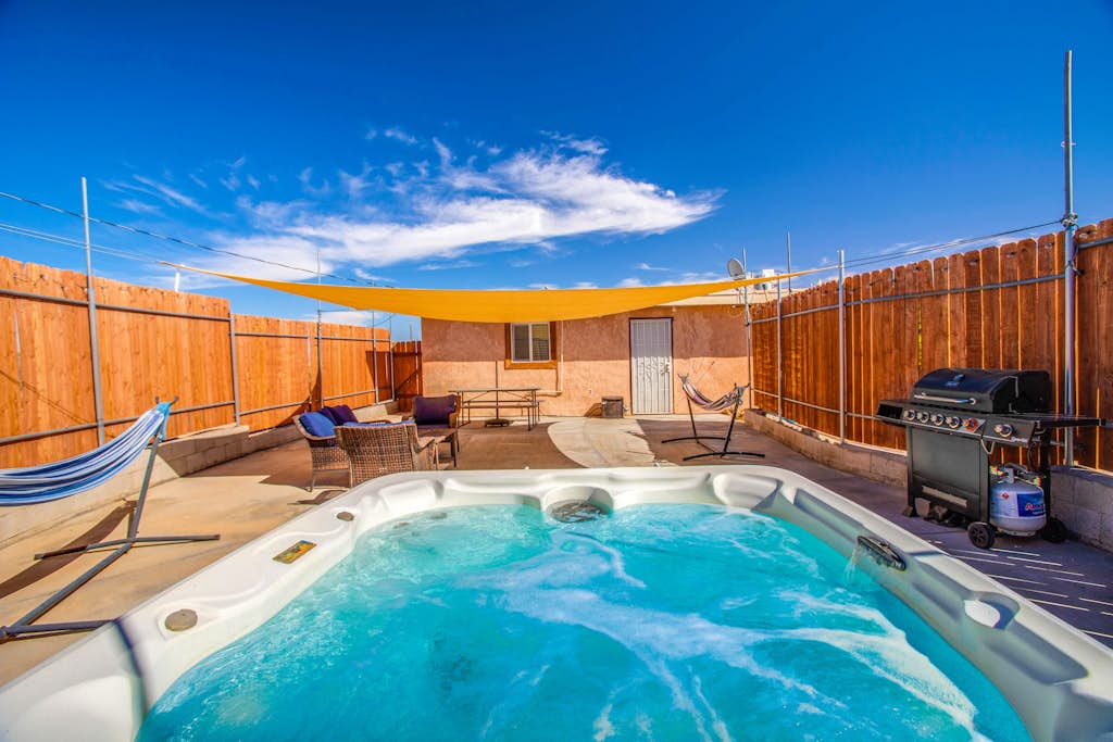 Cacti Sanctuary with private hot tub & firepit near Joshua Tree