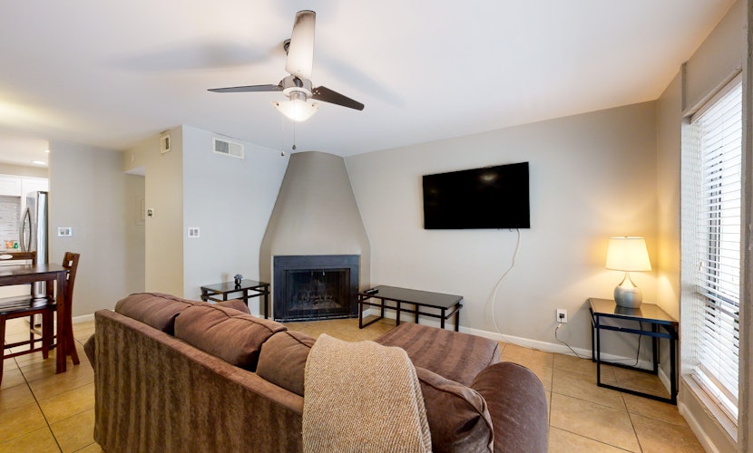 Sun Valley condo with a patio, washer/dryer, & AC - pool, hot tub, grill access