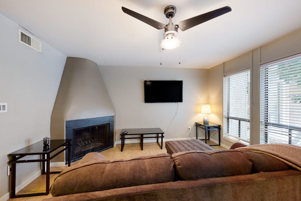 Sun Valley condo with a patio, washer/dryer, & AC - pool, hot tub, grill access