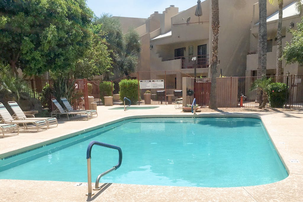 Stylish & Spacious Condo with Pool, Spa & Gym | Minutes to Golf