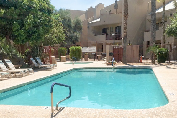 Stylish & Spacious Condo with Pool, Spa & Gym | Minutes to Golf