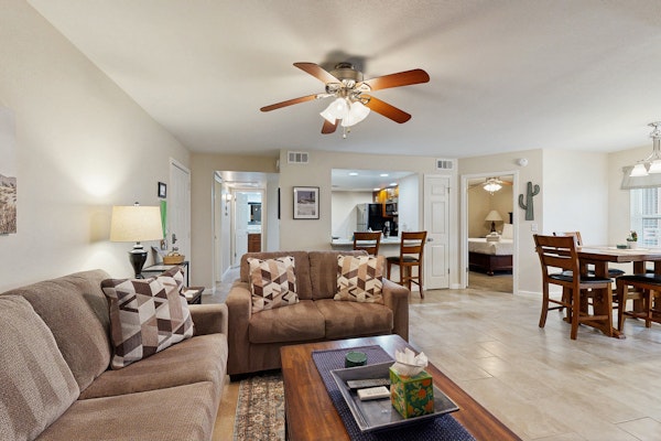 Stylish & Spacious Condo with Pool, Spa & Gym | Minutes to Golf