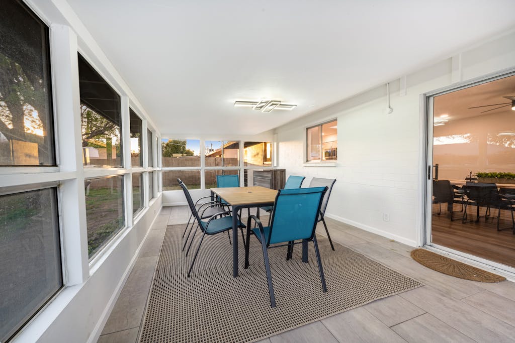 Stylish desert oasis with fast WiFi, fenced yard, & screened patio