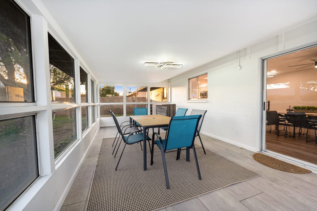 Stylish desert oasis with fast WiFi, fenced yard, & screened patio