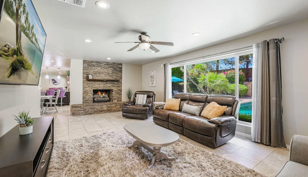 Dog-friendly home with private pool, hot tub, W/D, central AC & enclosed yard