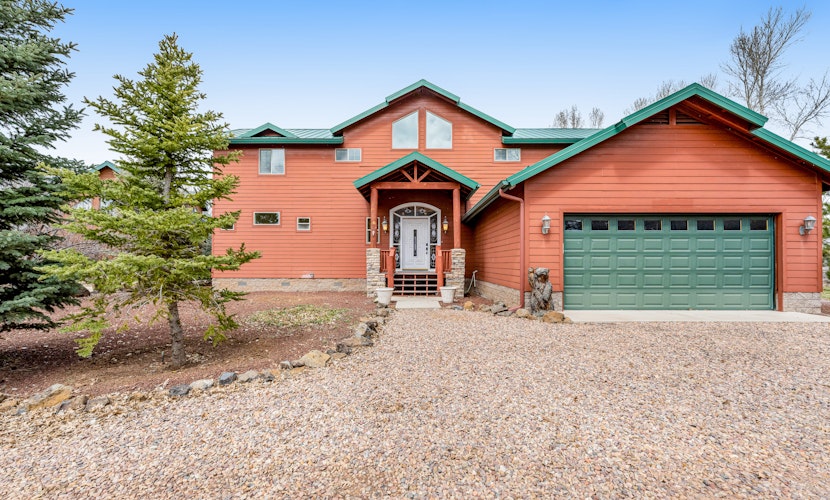 Spacious lakefront home with deck & W/D