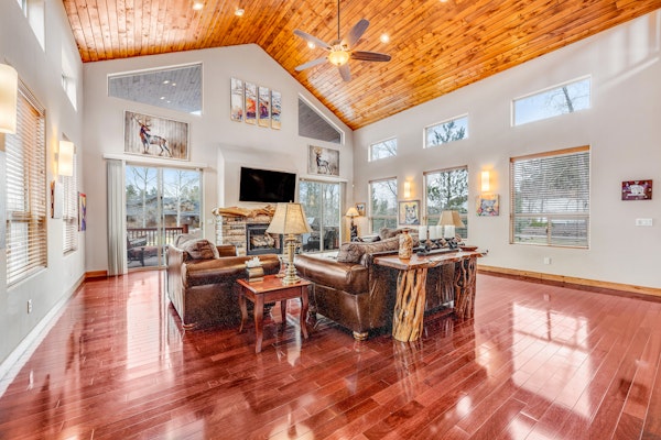 Spacious lakefront home with deck & W/D